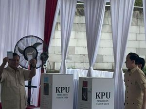 Video: Naik Maung Garuda, Prabowo Nyoblos di TPS 008 Bogor