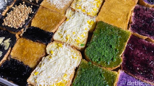 Roti Viral Aneka Topping di Tebet Ini Harganya Rp 15 Juta!