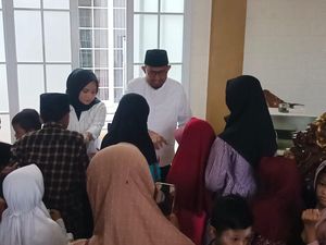 Sebelum Mencoblos, Cabup Achmad Fauzi Santuni Anak Yatim