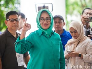 Video: Rencana Airin Seusai Nyoblos Video: Rencana Airin Seusai Nyoblos