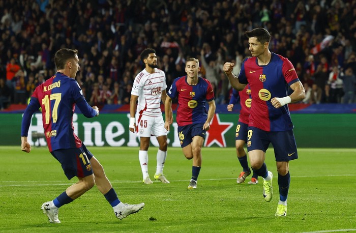 Soccer Football - Champions League - FC Barcelona v Brest - Estadi Olimpic Lluis Companys, Barcelona, Spain - November 26, 2024 FC Barcelonas Robert Lewandowski celebrates scoring their first goal with Marc Casado REUTERS/Albert Gea