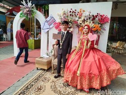 TPS Unik di Bangkalan Berkonsep Pernikahan, Warga Serasa Datang ke Kondangan