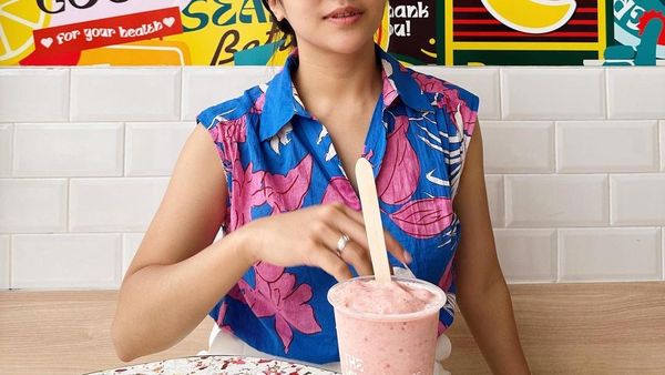 Gaya Keren Winona Willy, Ibu 2 Anak yang Hobi Kulineran di Kafe