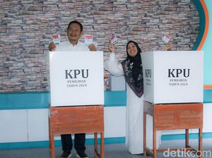 Pak Yes Nyoblos Bareng Keluarga, Minta Warga Lamongan Tak Golput