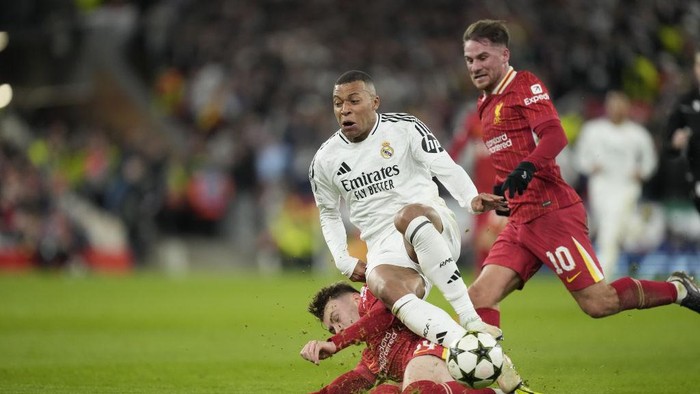 LIVERPOOL, ENGLAND - NOVEMBER 27: Kylian Mbappe centre-forward of Real Madrid and France and Conor Bradley right-back of Liverpool and Northern Ireland compete for the ball during the UEFA Champions League 2024/25 League Phase MD5 match between Liverpool FC and Real Madrid C.F. at Anfield on November 27, 2024 in Liverpool, England. (Photo by Jose Hernandez/Anadolu via Getty Images)