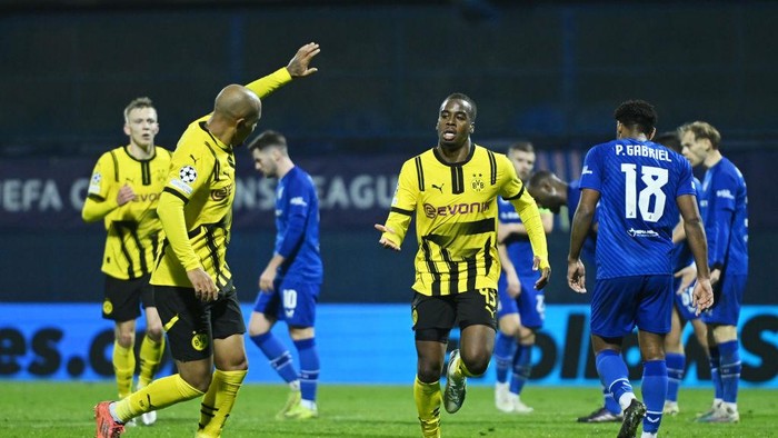ZAGREB, CROATIA - NOVEMBER 27: Jamie Bynoe-Gittens of Borussia Dortmund celebrates scoring his teams first goal with teammate Donyell Malen during the UEFA Champions League 2024/25 League Phase MD5 match between GNK Dinamo and Borussia Dortmund at Stadion Maksimir on November 27, 2024 in Zagreb, Croatia. (Photo by Jurij Kodrun - UEFA/UEFA via Getty Images)