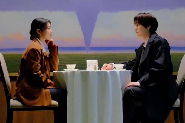 Potret Ha Yoon Kyung dan Kyu Hyun dakam musik video 'Unending Days'