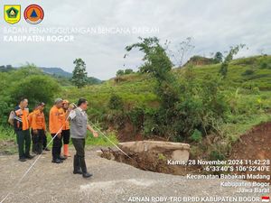 Jalur Akses Puncak 2 di Hambalang Bogor Terputus, 34 KK Terdampak Jalur Akses Puncak 2 di Hambalang Bogor Terputus, 34 KK Terdampak