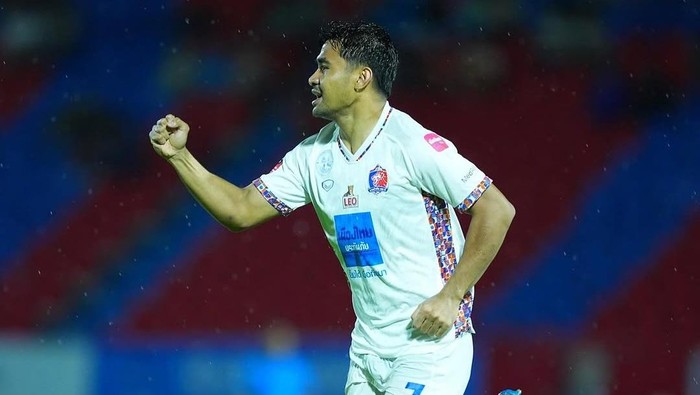 Asnawi Mangkualam dengan seragam Port FC.