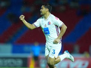 Kontrak Panjang Asnawi di Port FC Pecahkan Rekor Liga Thailand Kontrak Panjang Asnawi di Port FC Pecahkan Rekor Liga Thailand