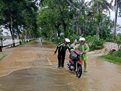 Cilacap Diguyur Hujan Sejak Pagi, Sejumlah Jalan Protokol Terendam