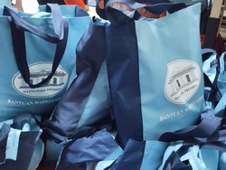 Gibran Beri Bantuan ke Korban Banjir di Jaktim, Ada Beras-Minyak Goreng