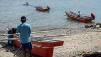 Senangnya Nelayan Palu Terima Bantuan Perahu Fiber