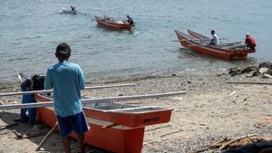 Senangnya Nelayan Palu Terima Bantuan Perahu Fiber