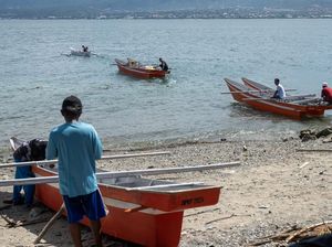 Senangnya Nelayan Palu Terima Bantuan Perahu Fiber