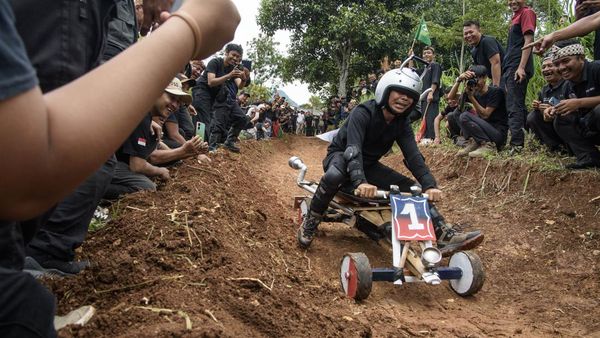 Begini Serunya Balapan Permainan Tradisional Kadaplak