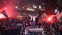 Dalam perayaan yang menjadi tradisi The Jak Mania itu, mereka berharap Persija dapat kembali menjuarai Liga 1 Indonesia pada musim 2024-2025.  