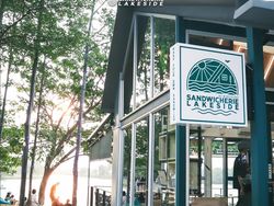 Di 5 Kafe dan Resto Citra 8 Ini Bisa Makan Enak Plus Panorama Danau