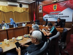Desk Pilkada Pemkab Klaten Rekap Suara Sementara Pilgub dan Pilbup