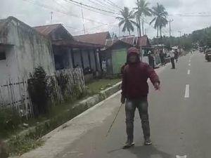 Pendukung Paslon di Gorontalo Nyaris Terlibat Tawuran, Bawa Parang-Sabit Pendukung Paslon di Gorontalo Nyaris Terlibat Tawuran, Bawa Parang-Sabit