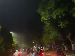 Video Detik-detik Penyerangan Geng Bermotor di Jogja, 1 Korban Dibacok di Punggung Video Detik-detik Penyerangan Geng Bermotor di Jogja, 1 Korban Dibacok di Punggung