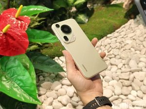 Wujud Pura 70 Ultra, HP Huawei Rp 18 Juta Pesain iPhone 15 Pro Max Wujud Pura 70 Ultra, HP Huawei Rp 18 Juta Pesain iPhone 15 Pro Max
