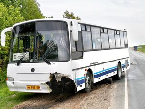 Tragedi Bus Rem Blong Saat Turuni Bukit Tewaskan 18 Orang di Thailand Tragedi Bus Rem Blong Saat Turuni Bukit Tewaskan 18 Orang di Thailand