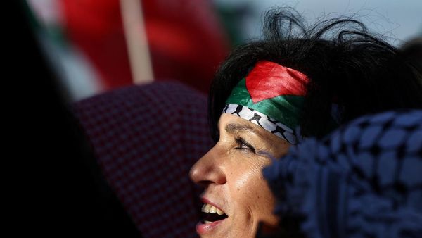 Dukung Gaza, Warga Prancis Demo Gedung Parlemen Eropa