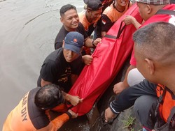 Petaka Laka Tabrak Pohon-Nyemplung Dam Cangkring Berujung 2 Pria Tewas