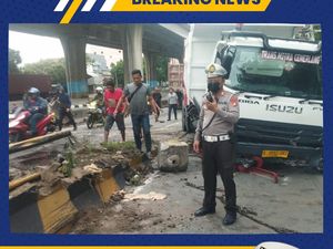 Truk Kecelakaan di Jalan Yos Sudarso Jakut, Lalin Padat Jelang Lokasi