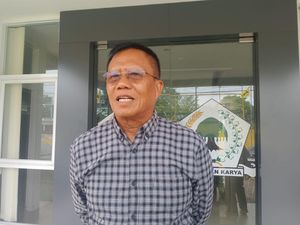 Ketua Tim Rohidin-Meriani Ucapkan Selamat ke Helmi-Mian Ketua Tim Rohidin-Meriani Ucapkan Selamat ke Helmi-Mian