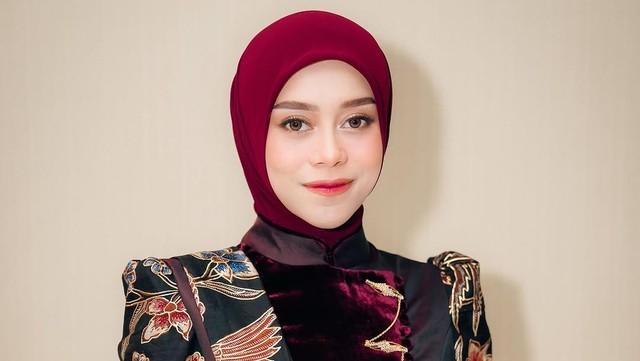 Kabar Terkini Artis dari InsertLive : Yoni Dores Serahkan Barang Bukti Lesti Kejora Bawakan Lagu Ciptaannya Tanpa Izin