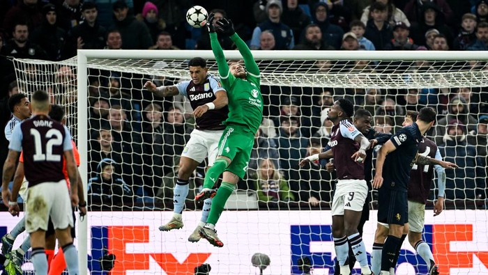 BIRMINGHAM, ENGLAND - NOVEMBER 27: Michele Di Gregorio of Juventus during the UEFA Champions League 2024/25 League Phase MD5 match between Aston Villa FC and Juventus at Villa Park on November 27, 2024 in Birmingham, England. (Photo by Daniele Badolato - Juventus FC/Juventus FC via Getty Images)