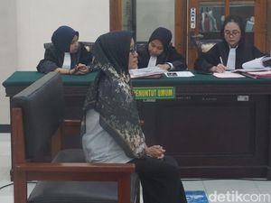 Mami Cece yang Tipu Ritual Uang Dibungkus CD Divonis 1 Tahun 4 Bulan Bui Mami Cece yang Tipu Ritual Uang Dibungkus CD Divonis 1 Tahun 4 Bulan Bui