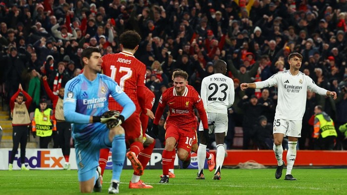 Soccer Football - Champions League - Liverpool v Real Madrid - Anfield, Liverpool, Britain - November 27, 2024
Liverpool's Cody Gakpo celebrates scoring their second goal with Virgil van Dijk and Ibrahima Konate REUTERS/Molly Darlington