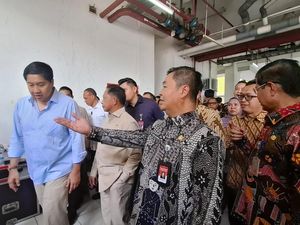 Ara-Tito Serahkan 334 Kunci Hunian Rusunawa Pasar Rumput kepada Penyewa Ara-Tito Serahkan 334 Kunci Hunian Rusunawa Pasar Rumput kepada Penyewa