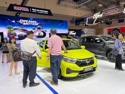 Permintaan Kredit Mobil LCGC Merosot Imbas Kelas Menengah Turun Kasta