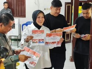 Momen Bupati Sri Mulyani Nyoblos Bareng Keluarga di TPS 5 Cawas