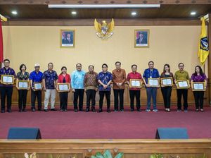 Pemkab Badung Serahkan Sertifikat untuk 10 Koperasi Berpredikat Sehat Pemkab Badung Serahkan Sertifikat untuk 10 Koperasi Berpredikat Sehat