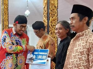 Seniman dan Budayawan di Sumenep Dapat Penghargaan dari Achmad Fauzi Seniman dan Budayawan di Sumenep Dapat Penghargaan dari Achmad Fauzi