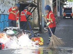 Kisah Tukang Sapu yang Berpenghasilan Miliaran Setiap Bulan