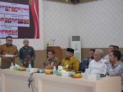 Kubu Bustami-Mualem Saling Klaim Menang, Warga Diminta Tunggu Hasil KIP