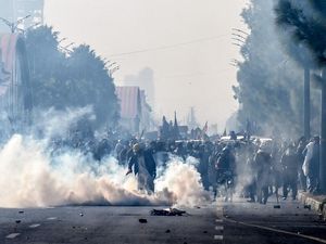 Pakistan Tangkap Nyaris 1.000 Demonstran yang Tuntut Eks PM Bebas Pakistan Tangkap Nyaris 1.000 Demonstran yang Tuntut Eks PM Bebas