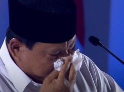 Tangis Prabowo di Hadapan Guru yang Dijanjikan Naik Gaji Tahun Depan