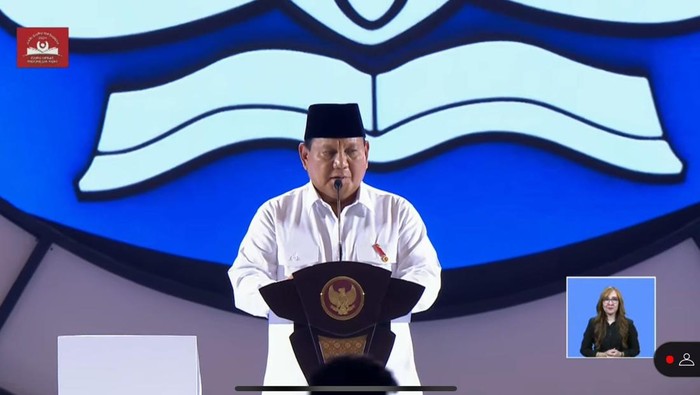 Prabowo saat memberikan sambutan di puncak Hari Guru Nasional 2024.