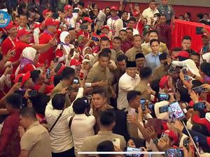 Prabowo Hadiri Puncak Hari Guru Nasional 2024 di Velodrome Jaktim