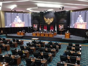 Pemprov Jakarta dan DPRD Teken Raperda APBD 2025 Rp 91,3 Triliun Pemprov Jakarta dan DPRD Teken Raperda APBD 2025 Rp 91,3 Triliun