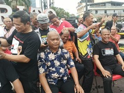 Cerita Relawan Kotak Kosong Pangkalpinang Cukur di Tugu Era Petahana