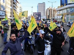 Simpatisan Hizbullah Rayakan Gencatan Senjata dengan Israel