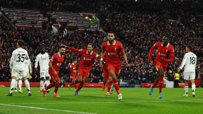 Soccer Football - Champions League - Liverpool v Real Madrid - Anfield, Liverpool, Britain - November 27, 2024 Liverpools Cody Gakpo celebrates scoring their second goal with Mohamed Salah, Virgil van Dijk and Ibrahima Konate REUTERS/Molly Darlington